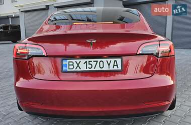 Седан Tesla Model 3 2021 в 