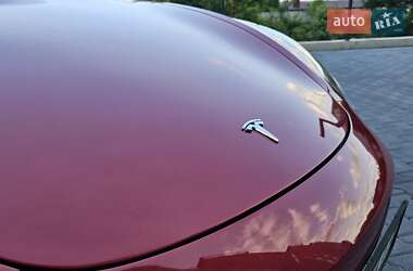 Седан Tesla Model 3 2021 в 