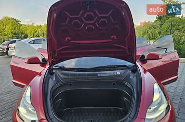 Седан Tesla Model 3 2021 в 