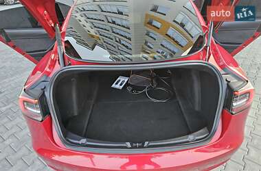Седан Tesla Model 3 2021 в 