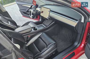 Седан Tesla Model 3 2021 в 
