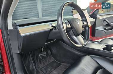 Седан Tesla Model 3 2021 в 