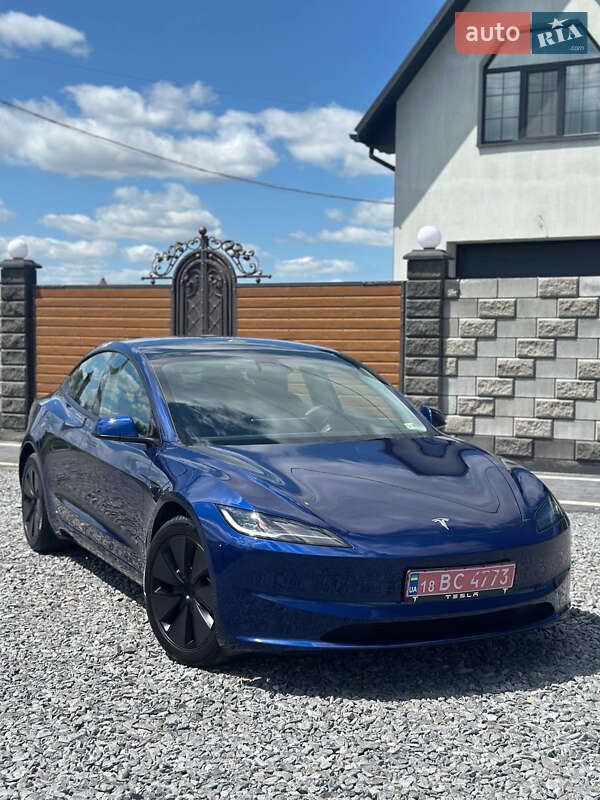 Седан Tesla Model 3 2024 в Дубно