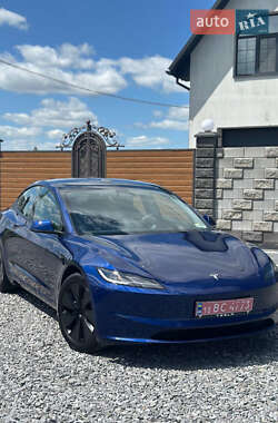 Седан Tesla Model 3 2024 в 
