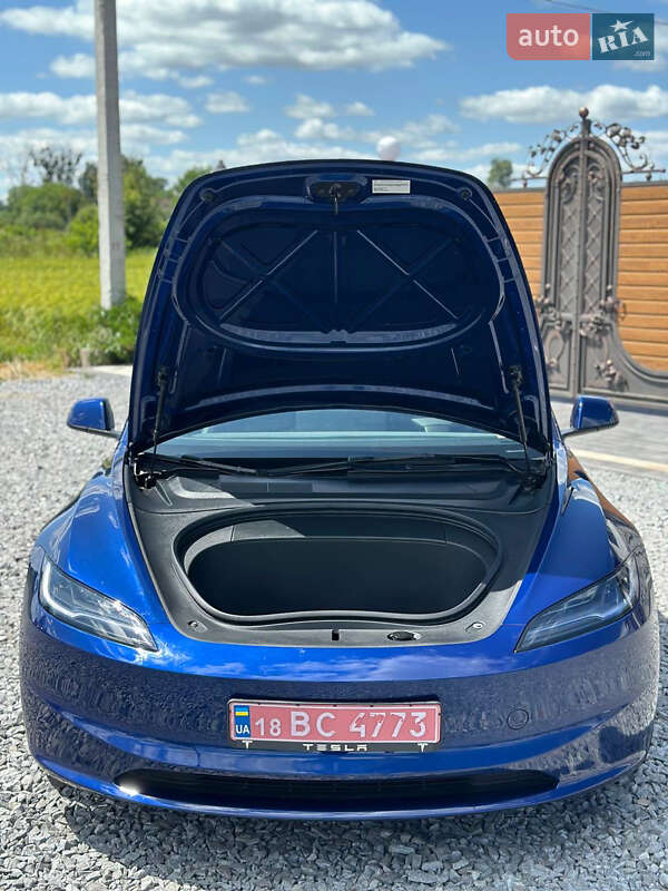 Седан Tesla Model 3 2024 в Дубно