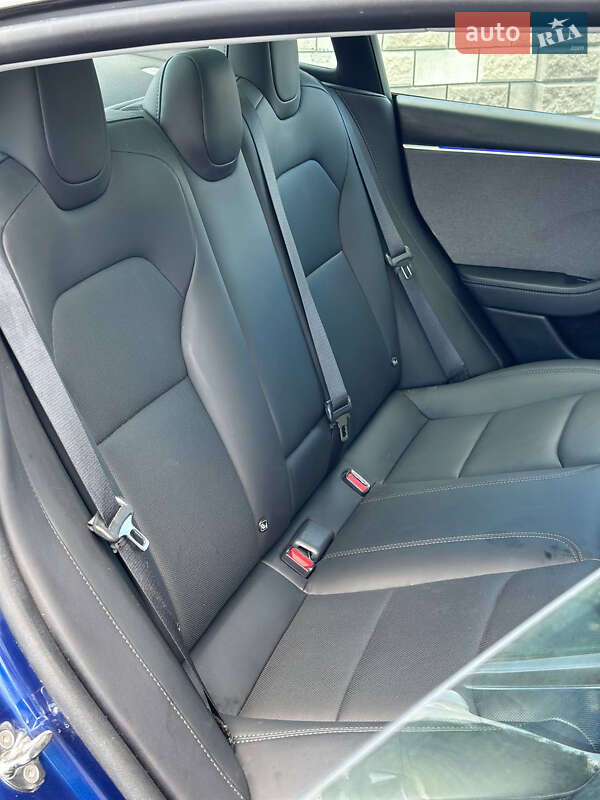 Седан Tesla Model 3 2024 в Дубно