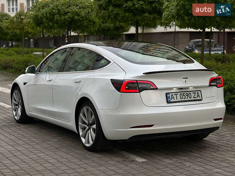 Седан Tesla Model 3 2019 в Ивано-Франковске