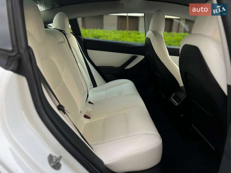 Седан Tesla Model 3 2019 в Ивано-Франковске