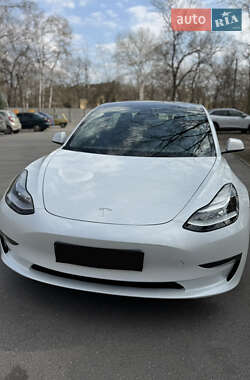 Седан Tesla Model 3 2022 в 