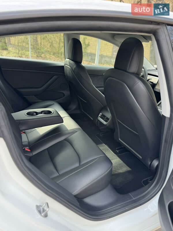 Седан Tesla Model 3 2022 в Дніпрі