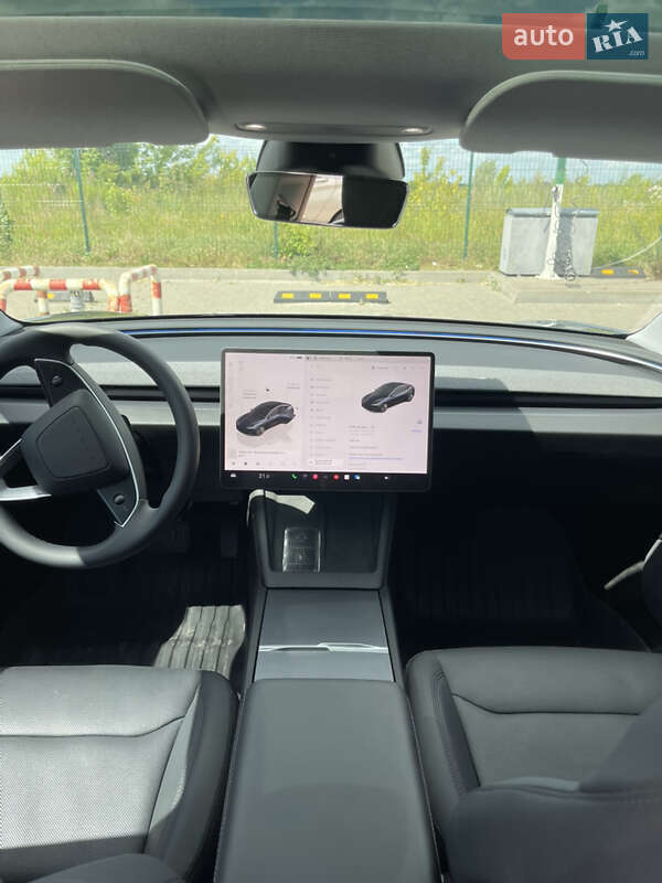 Седан Tesla Model 3 2024 в Буче
