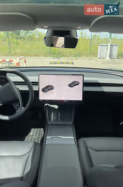 Седан Tesla Model 3 2024 в 