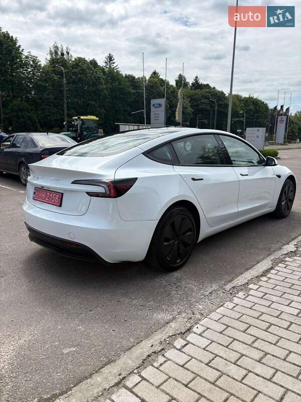 Седан Tesla Model 3 2024 в Ровно