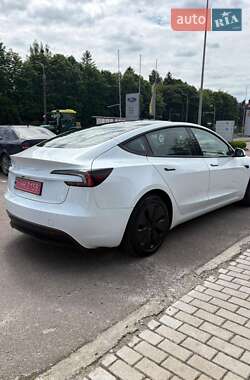 Седан Tesla Model 3 2024 в 