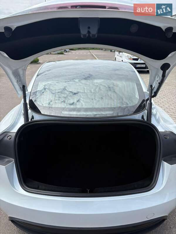 Седан Tesla Model 3 2024 в Ровно