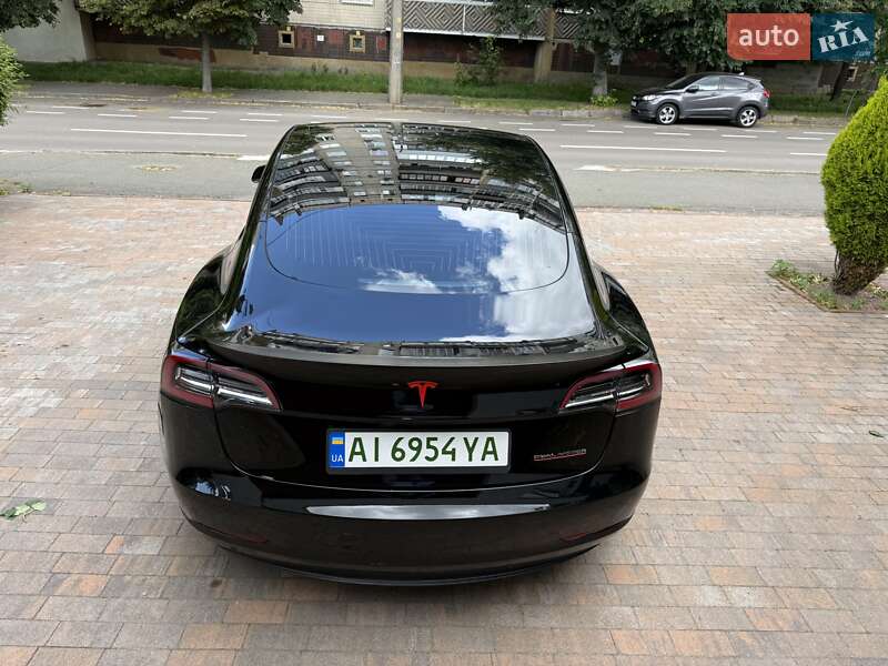 Седан Tesla Model 3 2020 в Києві