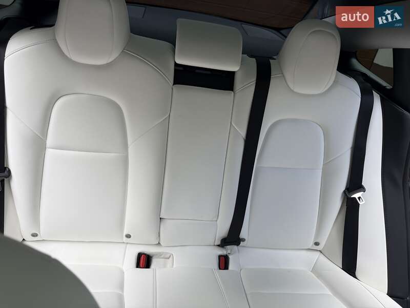 Седан Tesla Model 3 2020 в Києві