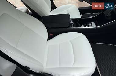 Седан Tesla Model 3 2020 в 
