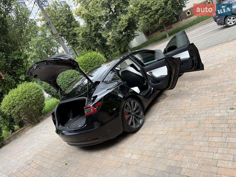 Седан Tesla Model 3 2020 в Києві