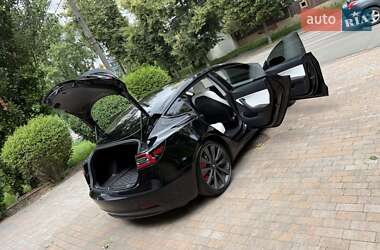 Седан Tesla Model 3 2020 в 