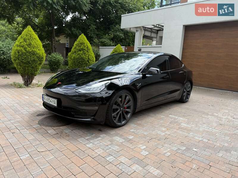 Седан Tesla Model 3 2020 в 