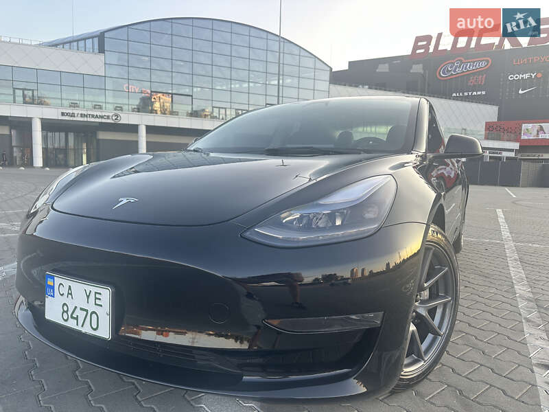 Седан Tesla Model 3 2022 в 