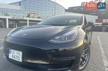 Седан Tesla Model 3 2022 в 