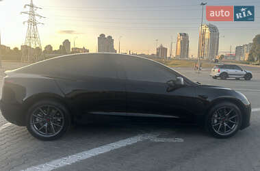 Седан Tesla Model 3 2022 в 