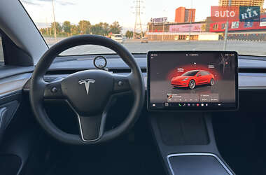 Седан Tesla Model 3 2022 в 
