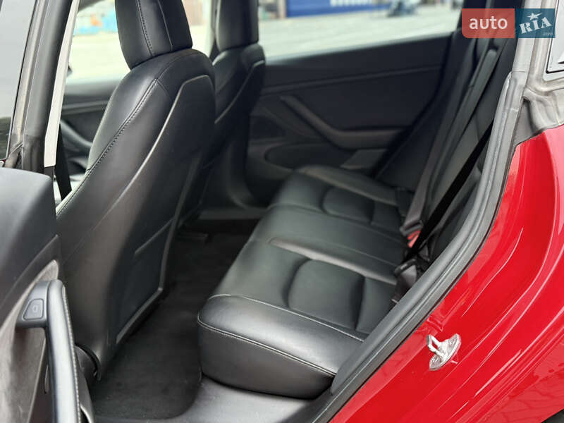 Седан Tesla Model 3 2020 в Коломые