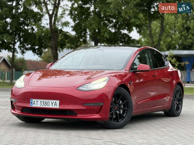 Седан Tesla Model 3 2020 в Коломые