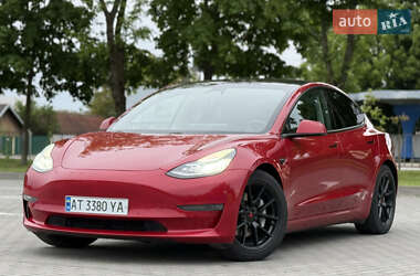 Седан Tesla Model 3 2020 в 