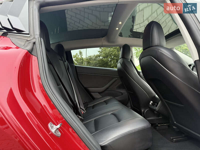 Седан Tesla Model 3 2020 в Коломые