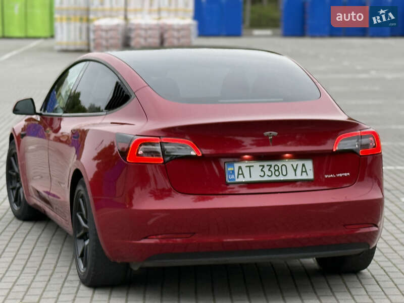 Седан Tesla Model 3 2020 в Коломые