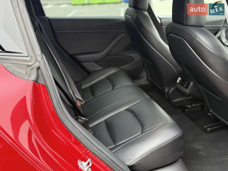 Седан Tesla Model 3 2020 в Коломые