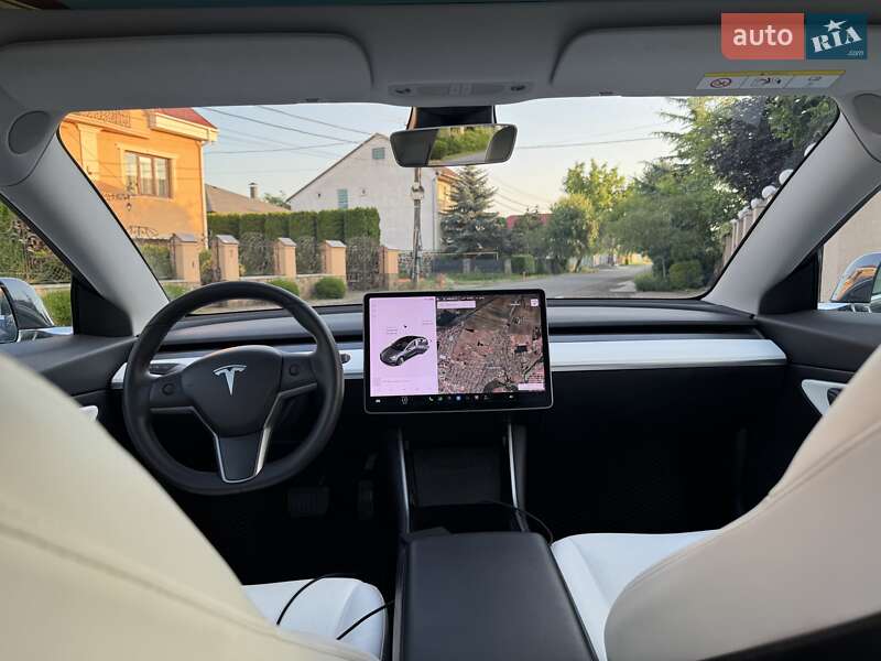 Седан Tesla Model 3 2019 в Ужгороде