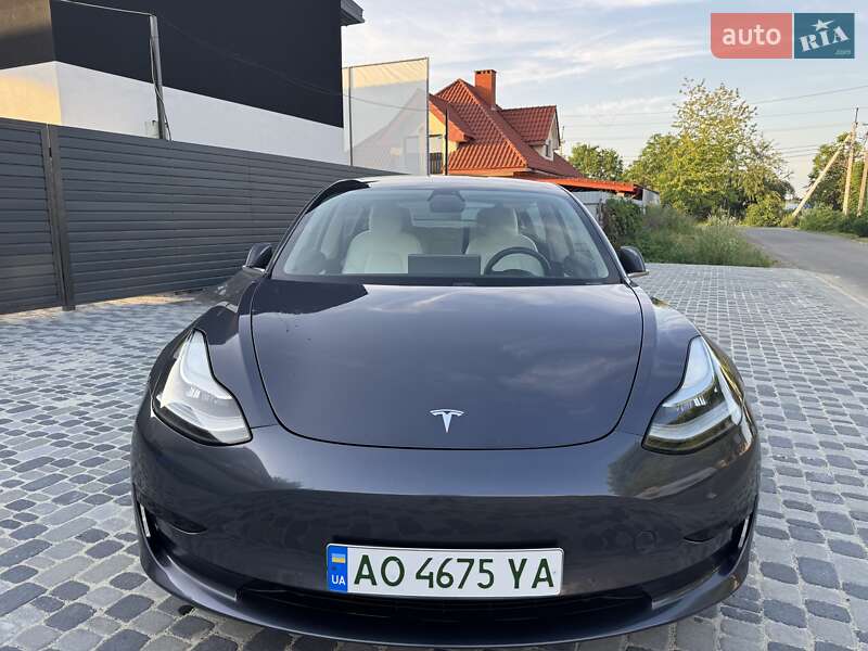 Седан Tesla Model 3 2019 в Ужгороде