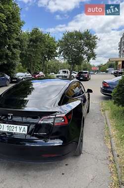 Седан Tesla Model 3 2022 в 