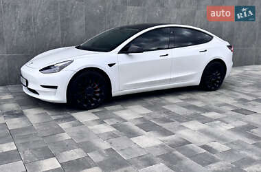 Седан Tesla Model 3 2022 в 