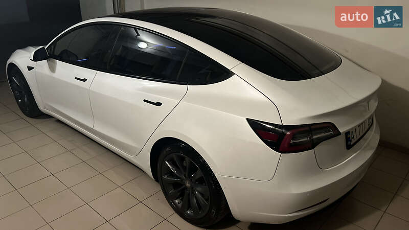 Седан Tesla Model 3 2021 в Киеве