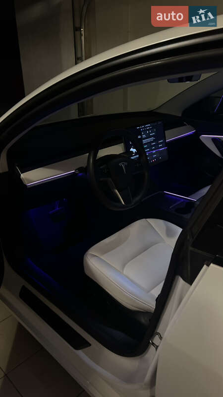 Седан Tesla Model 3 2021 в Киеве
