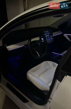 Седан Tesla Model 3 2021 в 