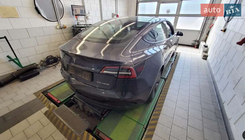 Седан Tesla Model 3 2022 в Тернополі