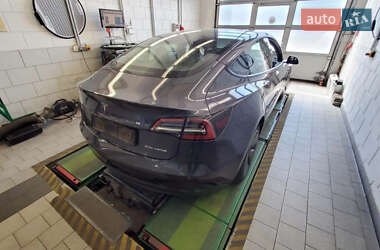 Седан Tesla Model 3 2022 в 