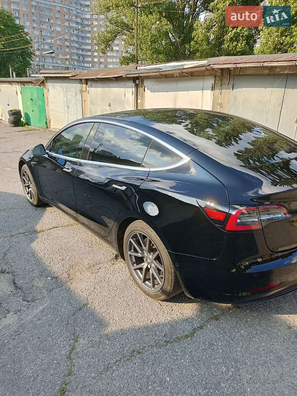 Седан Tesla Model 3 2018 в Києві