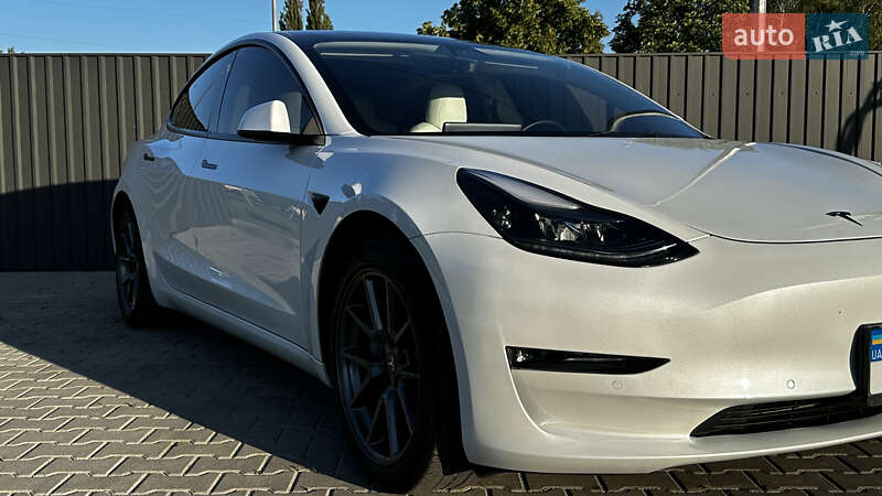 Седан Tesla Model 3 2021 в Кагарлыке