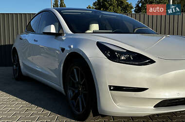 Седан Tesla Model 3 2021 в 