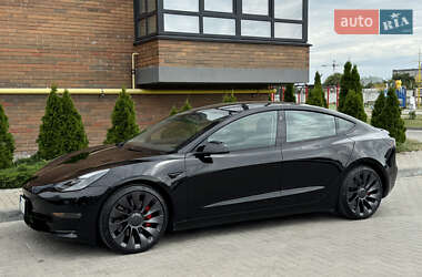 Седан Tesla Model 3 2021 в 