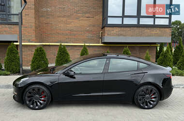 Седан Tesla Model 3 2021 в 