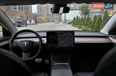 Седан Tesla Model 3 2021 в 